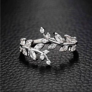 💙Delicate Leaf Olive Shaped Finger Ring Adjustable Opening